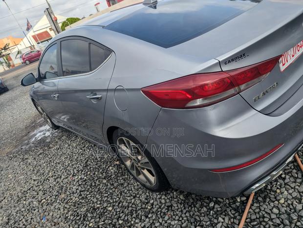 Hyundai Elantra Limited Sedan FWD (2.0L 4cyl 6A) 2017 Gray