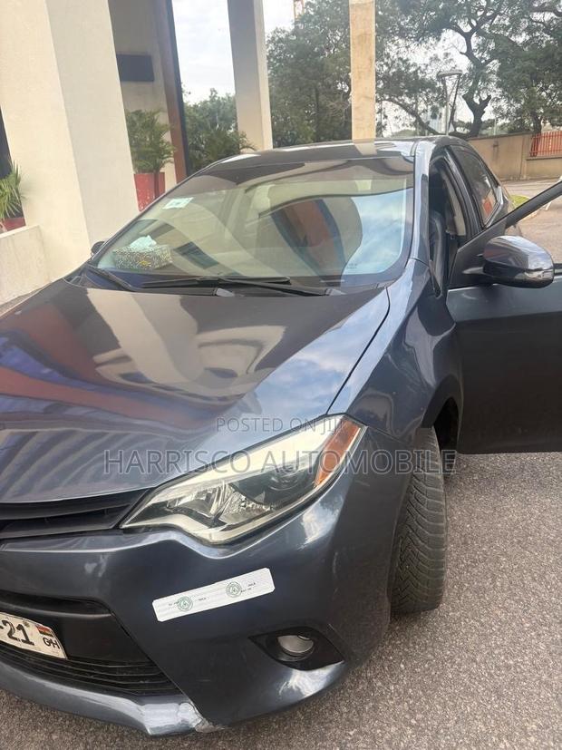 Toyota Corolla LE 4dr Sedan (1.8L 4cyl CVT) 2015 Gray