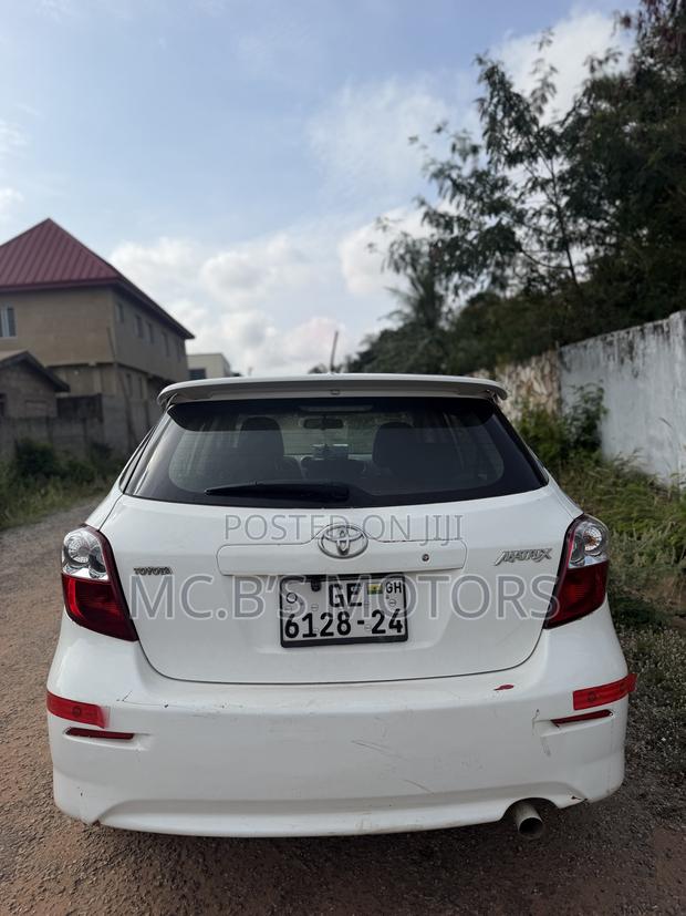 Toyota Matrix 2011 White