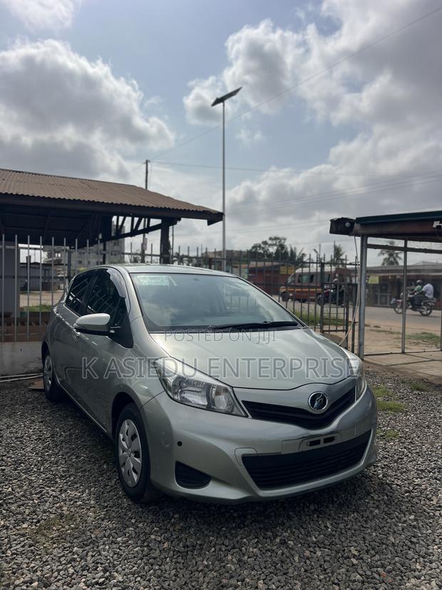 Toyota Vitz 1.3 AWD 3dr 2013 Silver