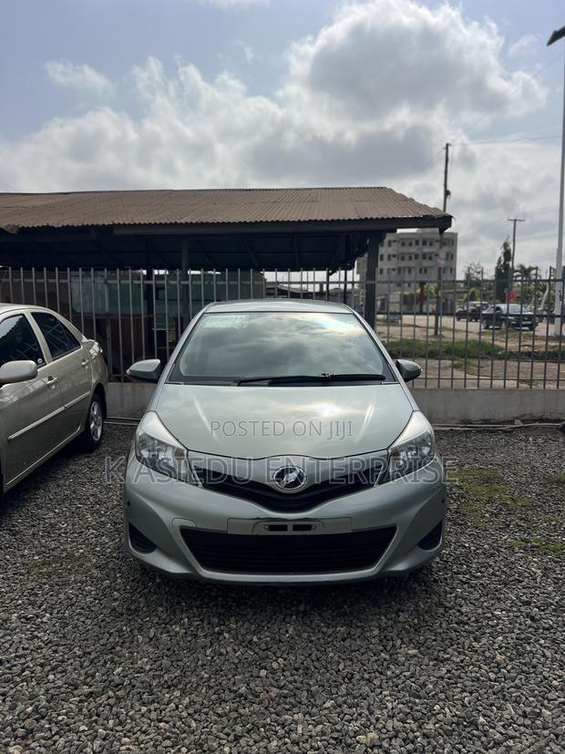 Toyota Vitz 1.3 AWD 3dr 2013 Silver