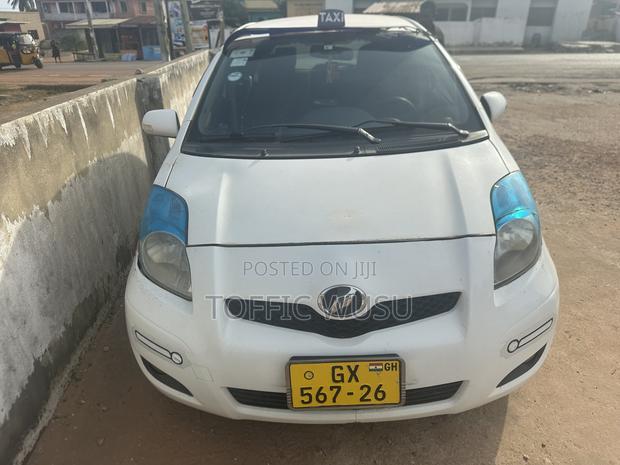 Toyota Vitz 1.0 FWD 5dr 2010 White