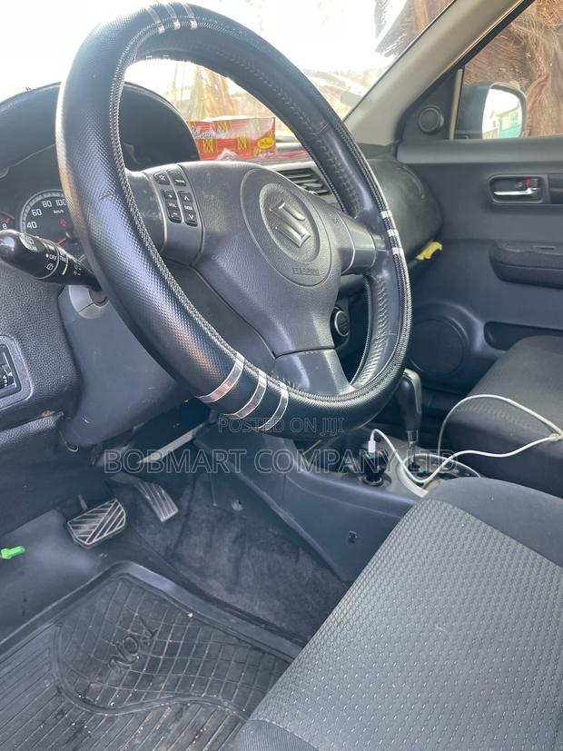 Suzuki Swift 2012 Red