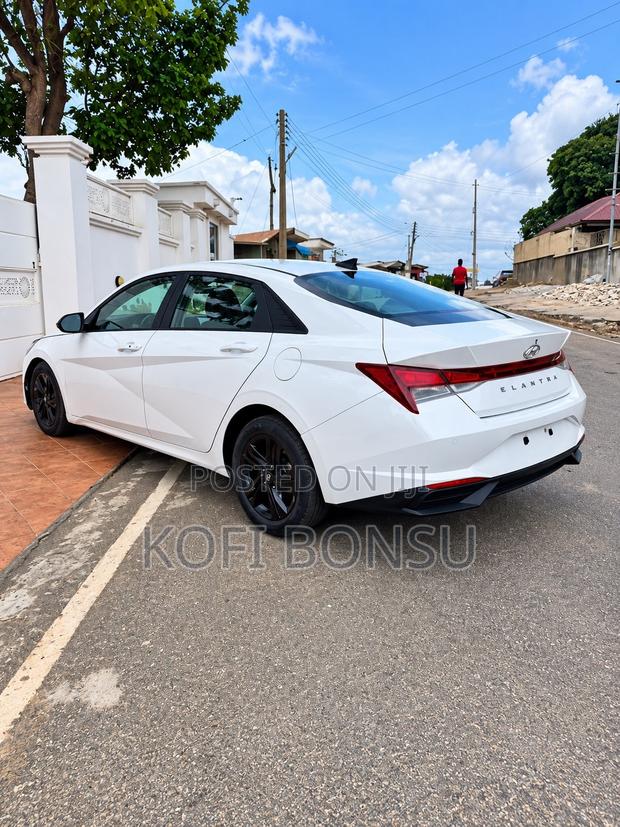 Hyundai Elantra Limited 2023 White