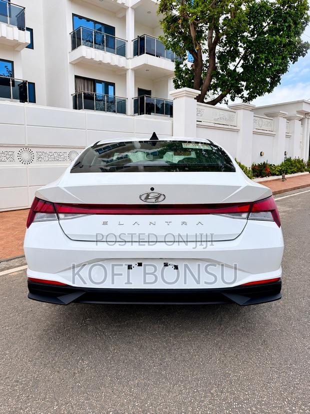 Hyundai Elantra Limited 2023 White