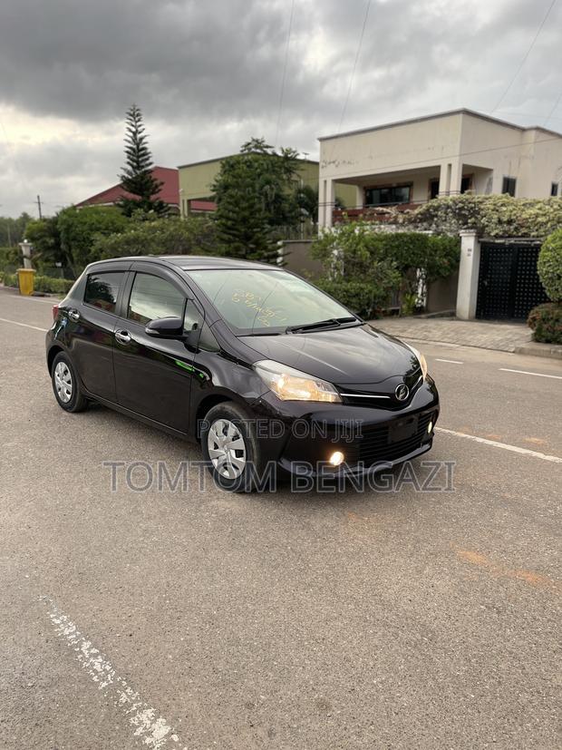 Toyota Vitz 1.3 FWD 5dr 2015 Burgundy
