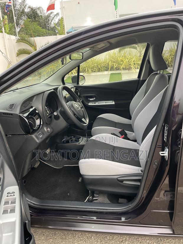 Toyota Vitz 1.3 FWD 5dr 2015 Burgundy