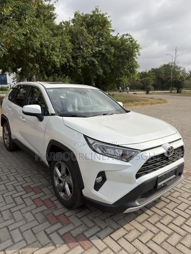 Toyota RAV4 2023 White