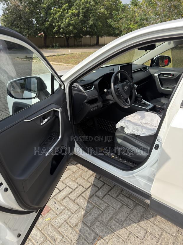 Toyota RAV4 2023 White