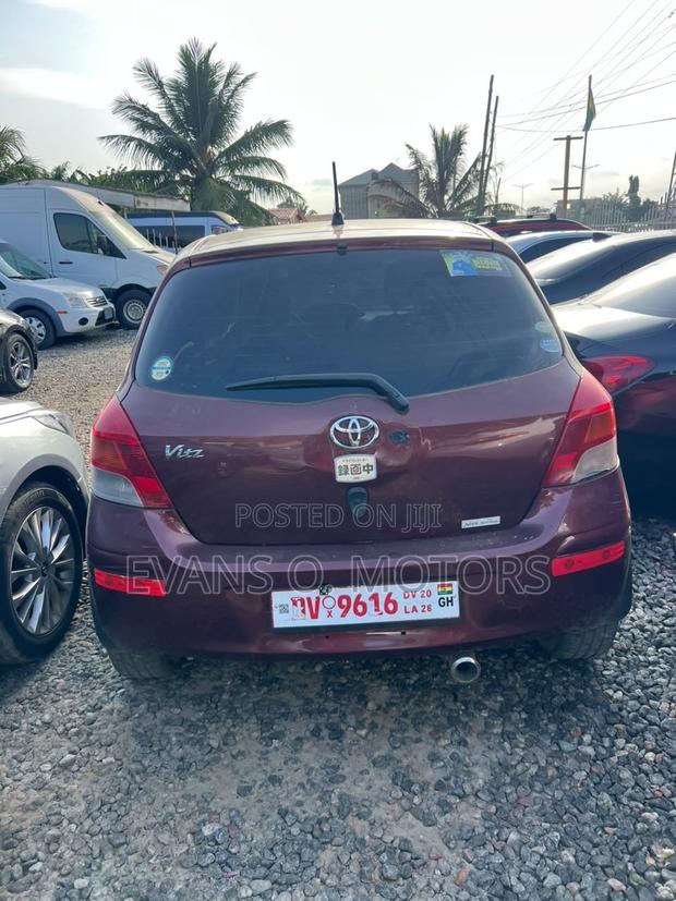Toyota Vitz 1.3 AWD 3dr 2010 Brown