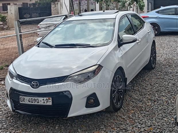 Toyota Corolla S 4dr Sedan (1.8L 4cyl CVT) 2015 White