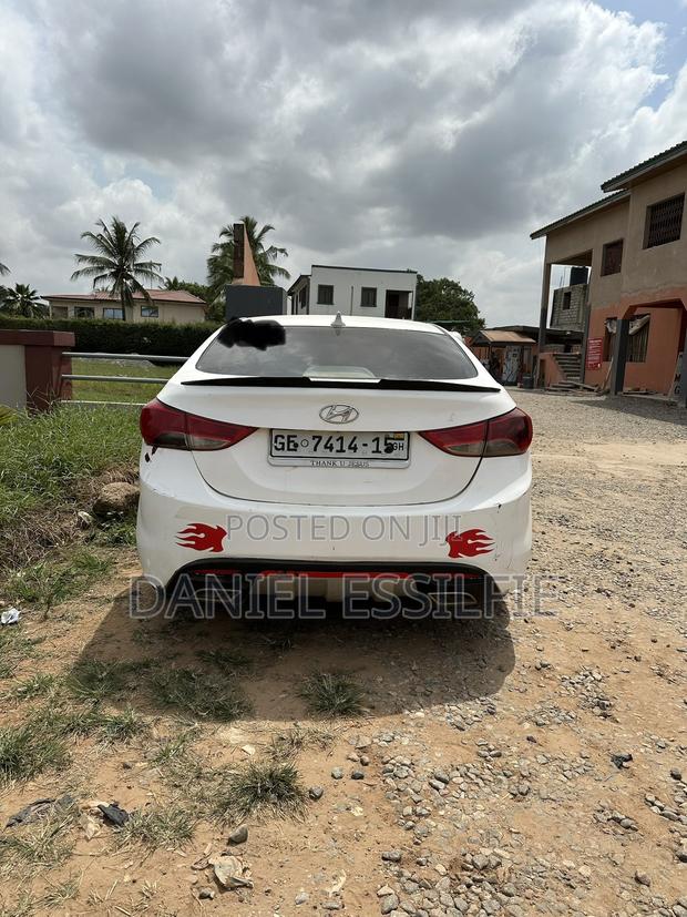 Hyundai Elantra 2011 White