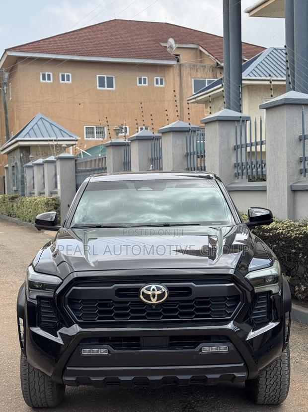 Toyota Tacoma 2024 Black