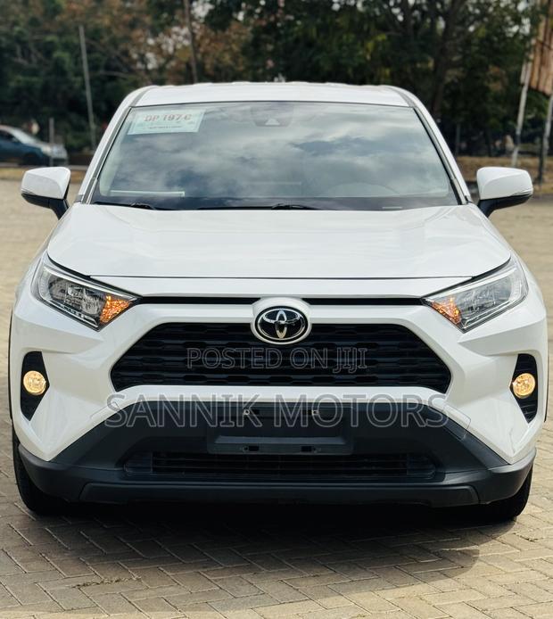Toyota RAV4 LE AWD 2023 White