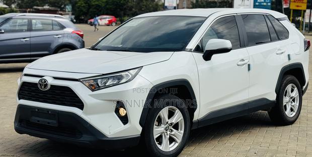 Toyota RAV4 LE AWD 2023 White