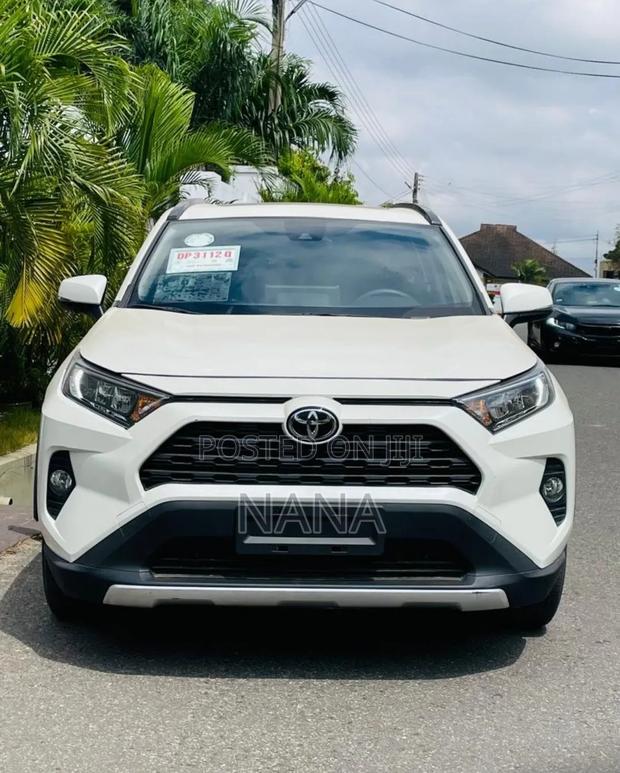 Toyota RAV4 XLE AWD 2020 White