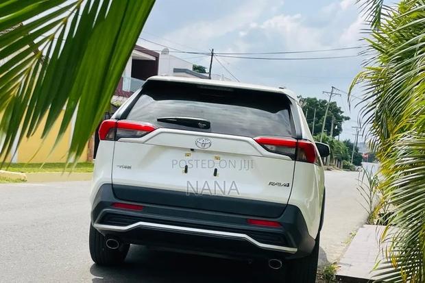 Toyota RAV4 XLE AWD 2020 White