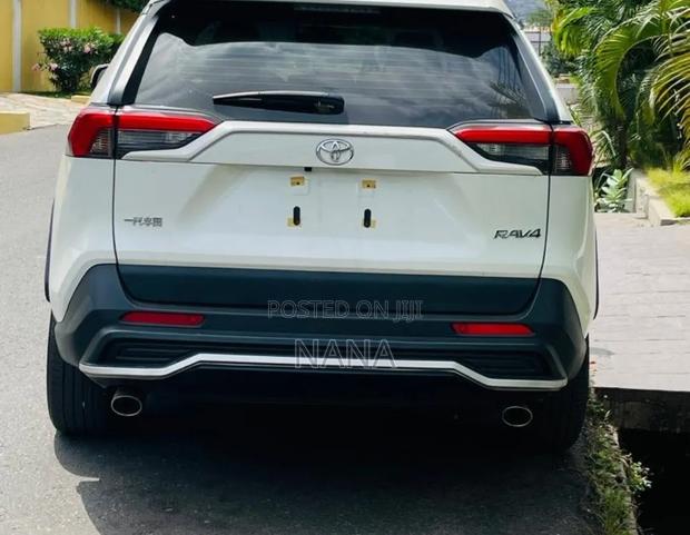 Toyota RAV4 XLE AWD 2020 White
