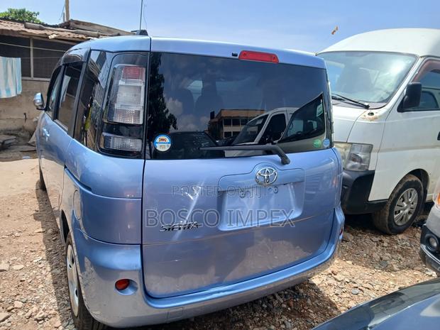 Toyota Sienta 1.5 FWD 2012 Blue