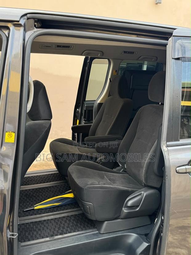 Toyota Voxy 2013 Gray