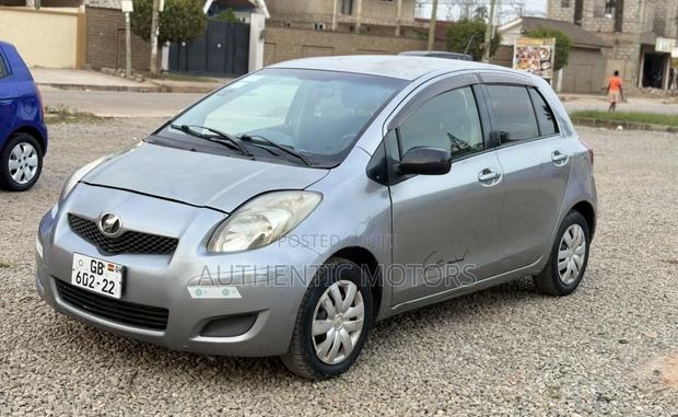 Toyota Vitz 2010 Gray