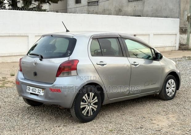 Toyota Vitz 2010 Gray