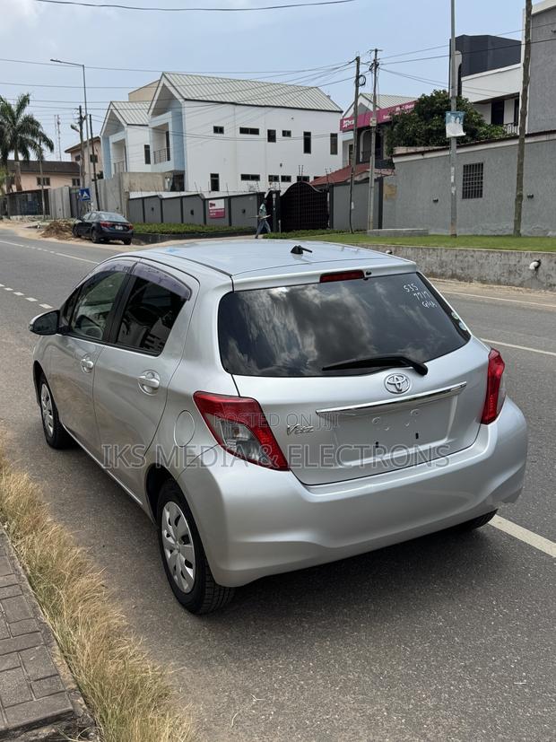 Toyota Vitz 2014 Silver