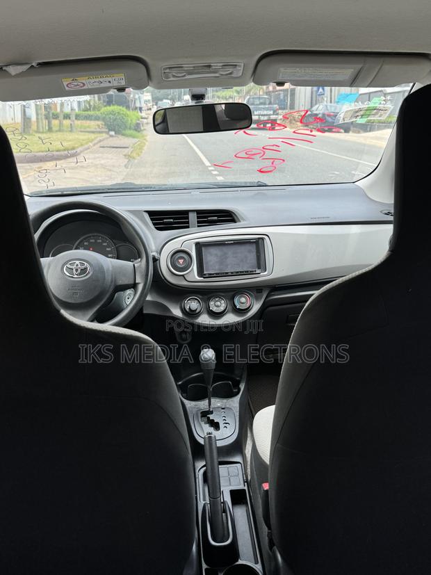 Toyota Vitz 2014 Silver