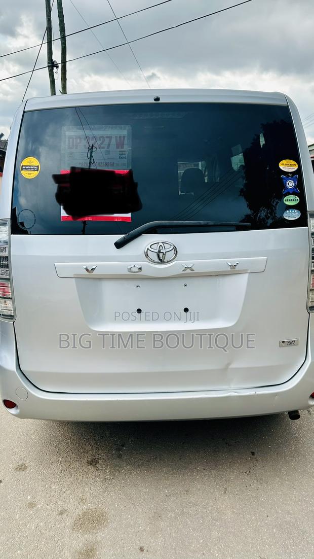 Toyota Voxy V 2WD 8-Seater 2013 Silver