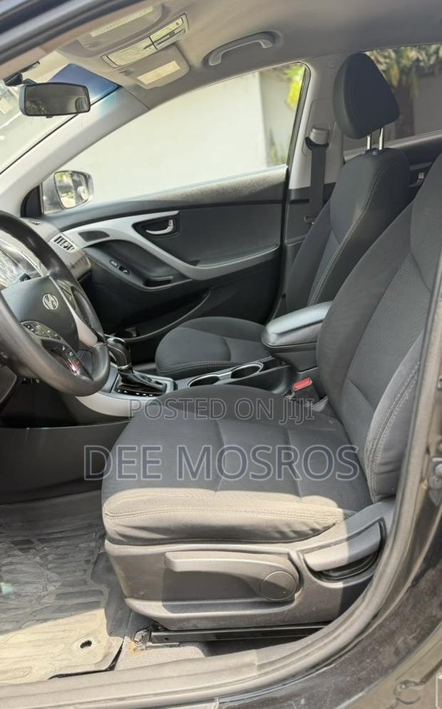 Hyundai Elantra SE Sedan FWD (1.8L 4cyl 6A) 2016 Black