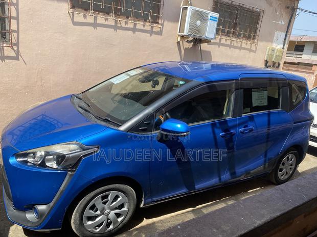 Toyota Sienta 1.5 FWD (6-seater) 2016 Blue