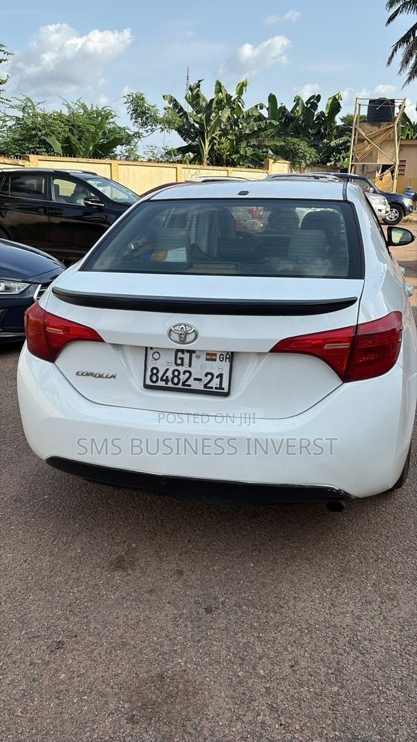 Toyota Corolla LE 4dr Sedan (1.8L 4cyl CVT) 2017 White