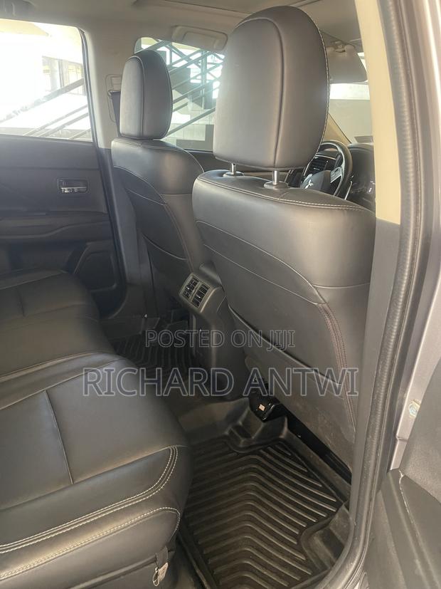 Mitsubishi Outlander GT AWC 2019 Gray