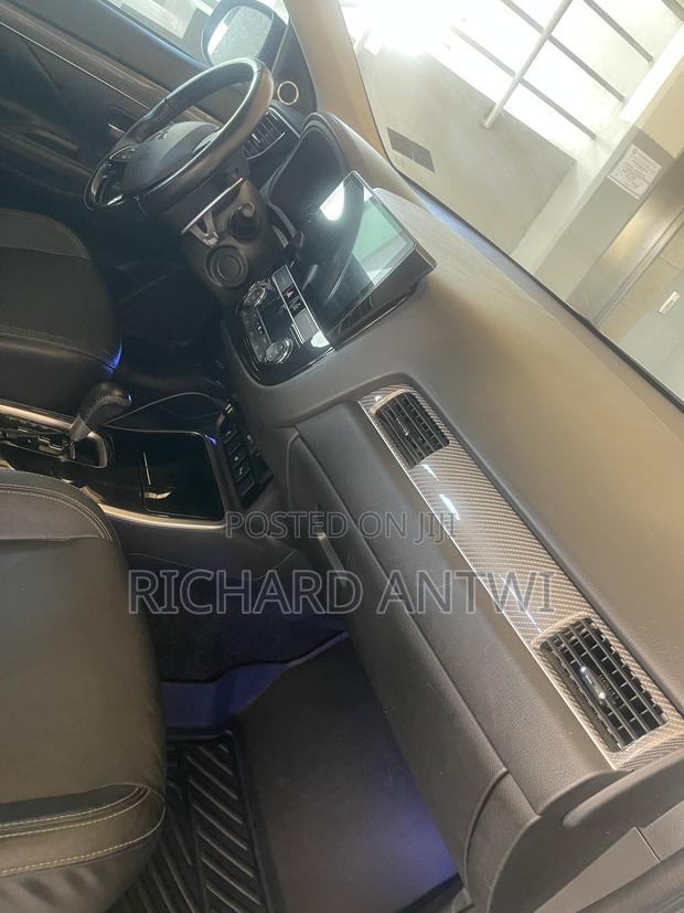 Mitsubishi Outlander GT AWC 2019 Gray