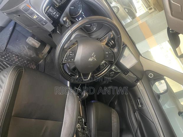 Mitsubishi Outlander GT AWC 2019 Gray