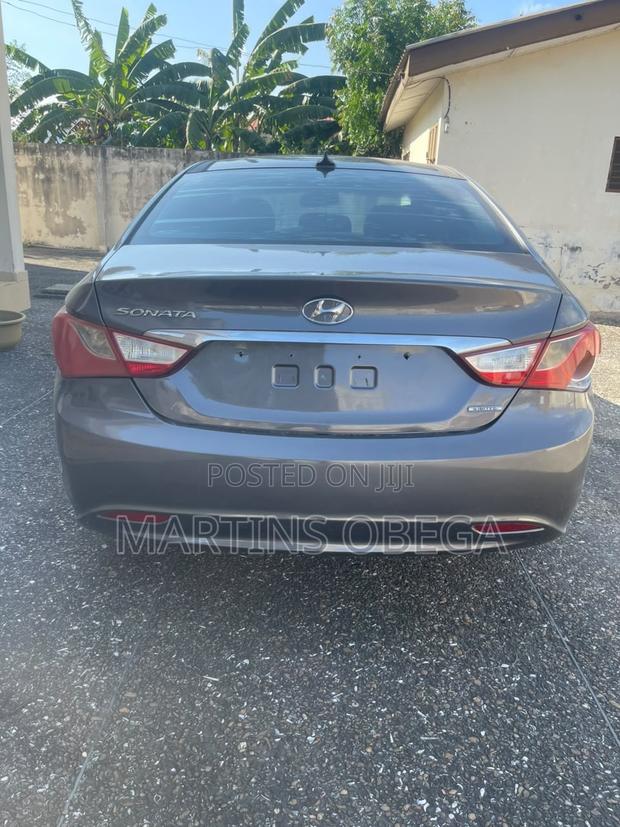 Hyundai Sonata SE 2.0T Sedan FWD (2.0L 4cyl 6A) 2012 Gray