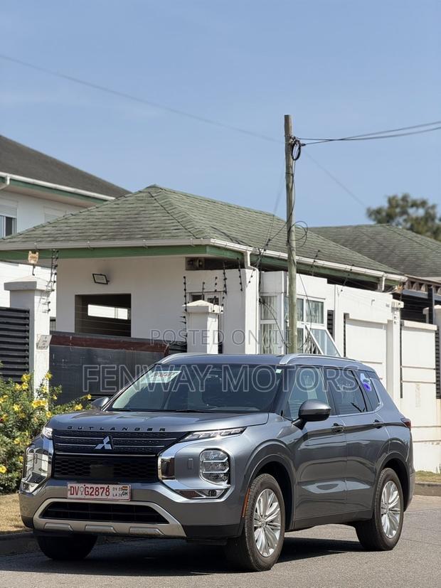 Mitsubishi Outlander SEL 2023 Silver
