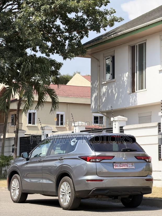 Mitsubishi Outlander SEL 2023 Silver