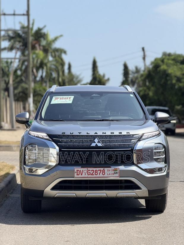 Mitsubishi Outlander SEL 2023 Silver