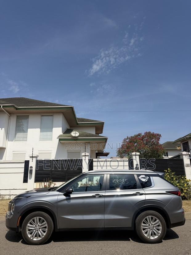 Mitsubishi Outlander SEL 2023 Silver
