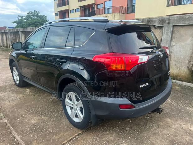 Toyota RAV4 XLE 4dr SUV AWD (2.5L 4cyl 6A) 2015 Matt Black