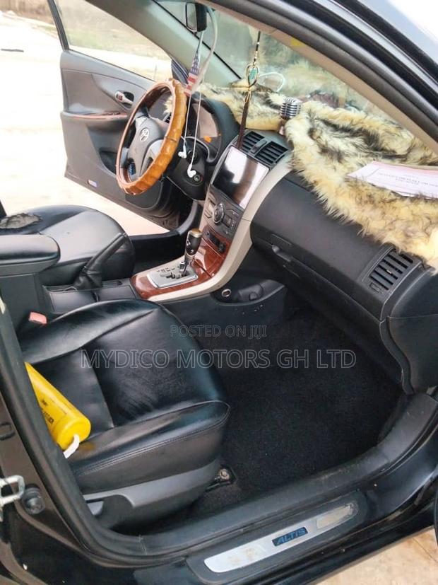 Toyota Corolla Altis 2013 Black