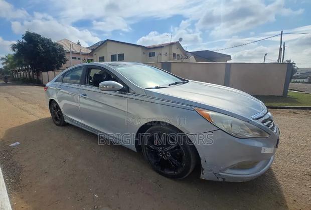 Hyundai Sonata Limited 2.0T Sedan (2.0L 4cyl 6A) 2013 Blue