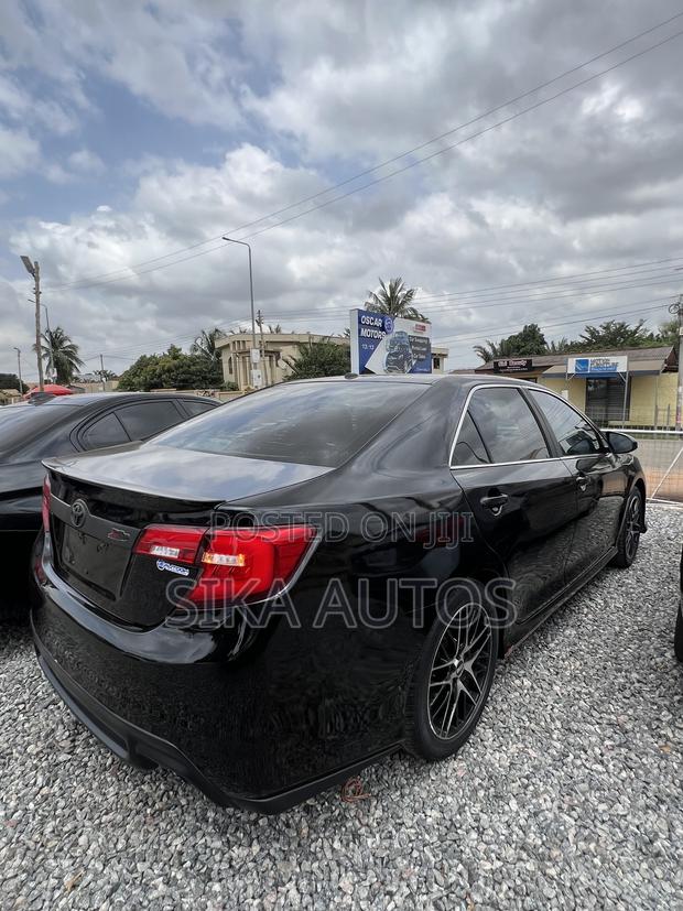 Toyota Camry SE Sport 4dr Sedan w/Prod. End 11/13 (2.5L 4cyl 6A) 2014