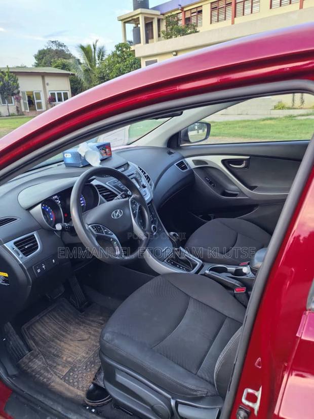 Hyundai Elantra SE Sedan FWD (1.8L 4cyl 6A) 2016 Red