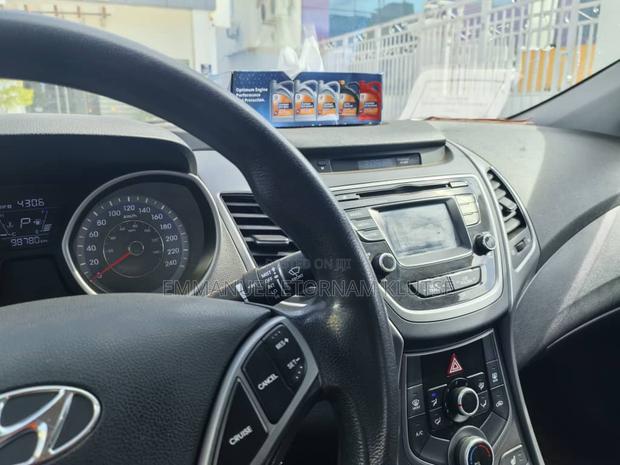 Hyundai Elantra SE Sedan FWD (1.8L 4cyl 6A) 2016 Red