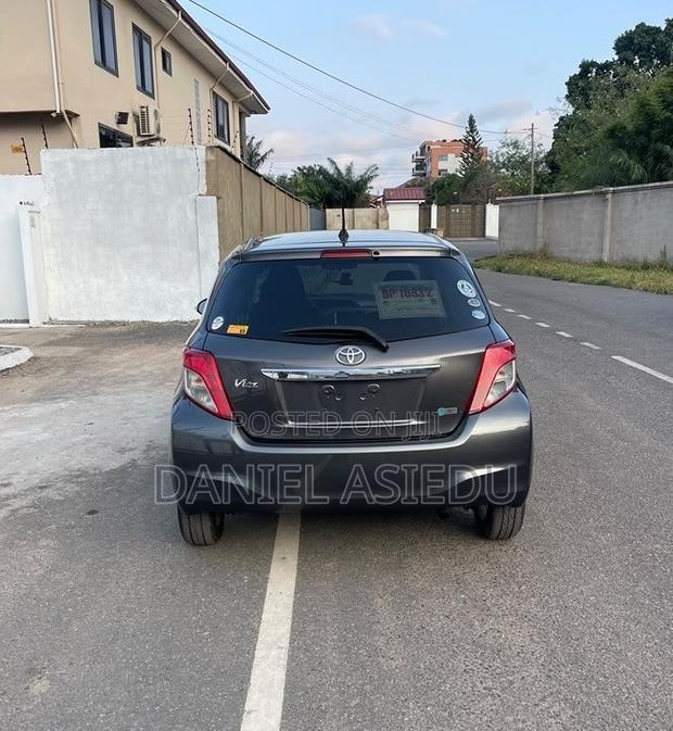 Toyota Vitz 1.3 AWD 3dr 2013 Gray