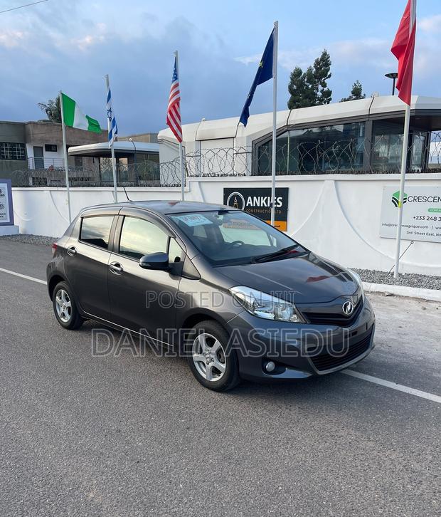 Toyota Vitz 1.3 AWD 3dr 2013 Gray