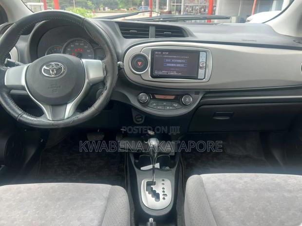 Toyota Vitz 1.5 FWD 5dr 2014 Green