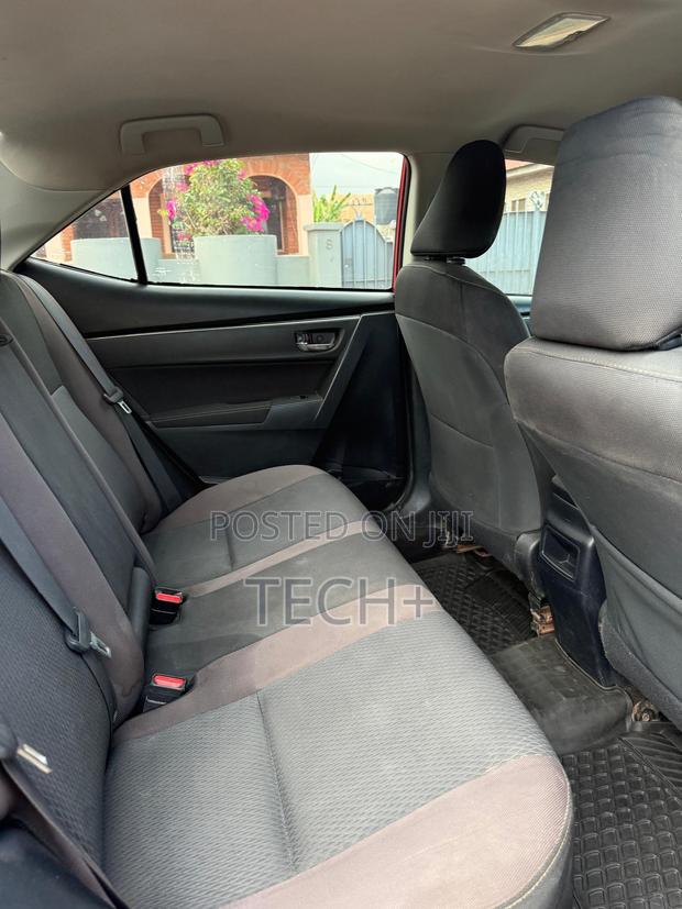 Toyota Corolla LE (1.8L 4cyl 2A) 2018 Red